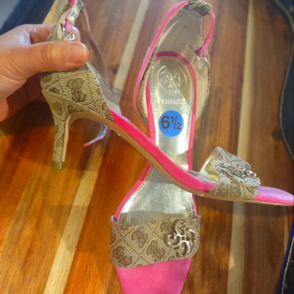 Guess Monogram sling backs